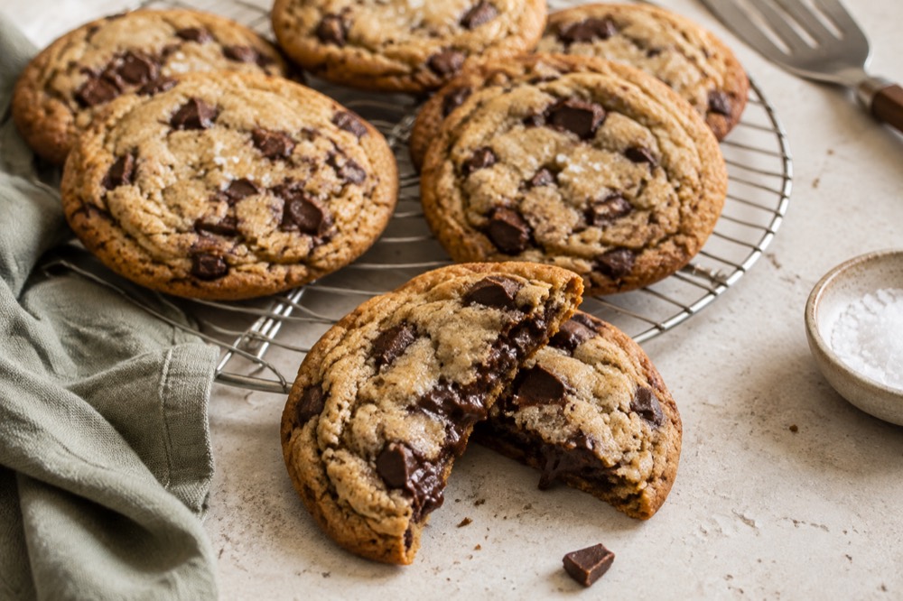 Store cookies med mørk chokolade